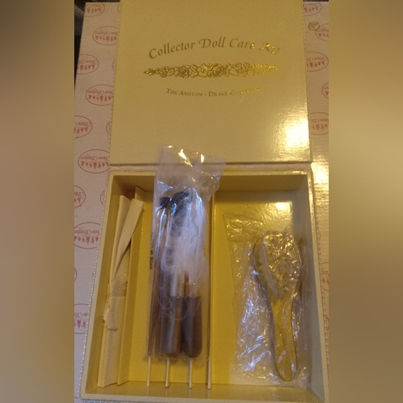 Show Stopper Porcelain Doll R305 "Demi" - Picture 7 of 7